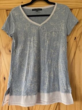 White House Black Market Gray V-Neck Tee with Metallic Gold Floral